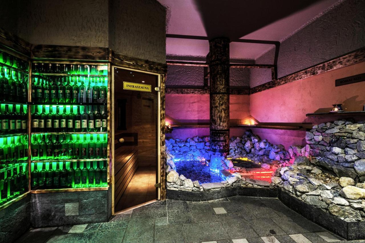 Hotel Korona Wellness, Rendezvény és Borszálloda Eger Exterior foto