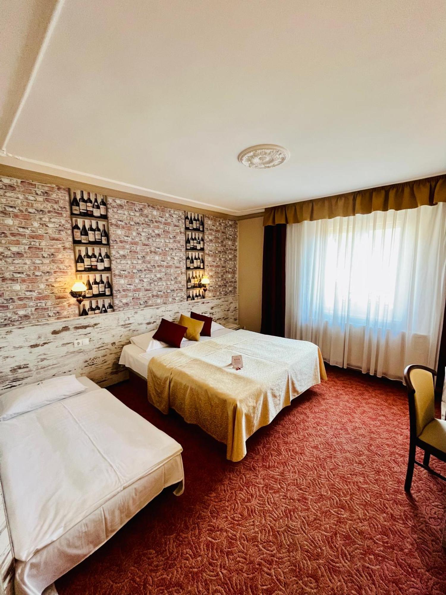 Hotel Korona Wellness, Rendezvény és Borszálloda Eger Quarto foto