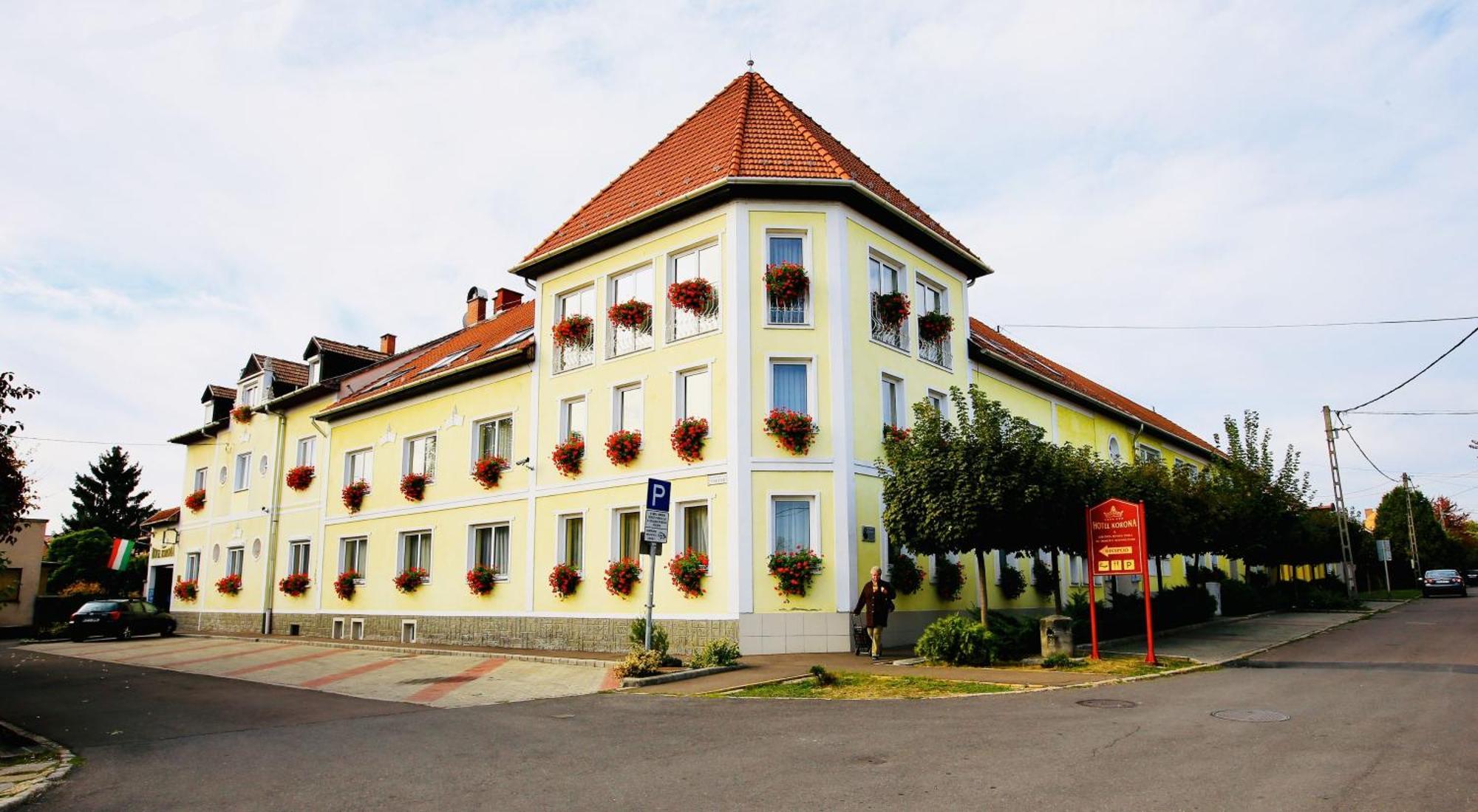 Hotel Korona Wellness, Rendezvény és Borszálloda Eger Exterior foto