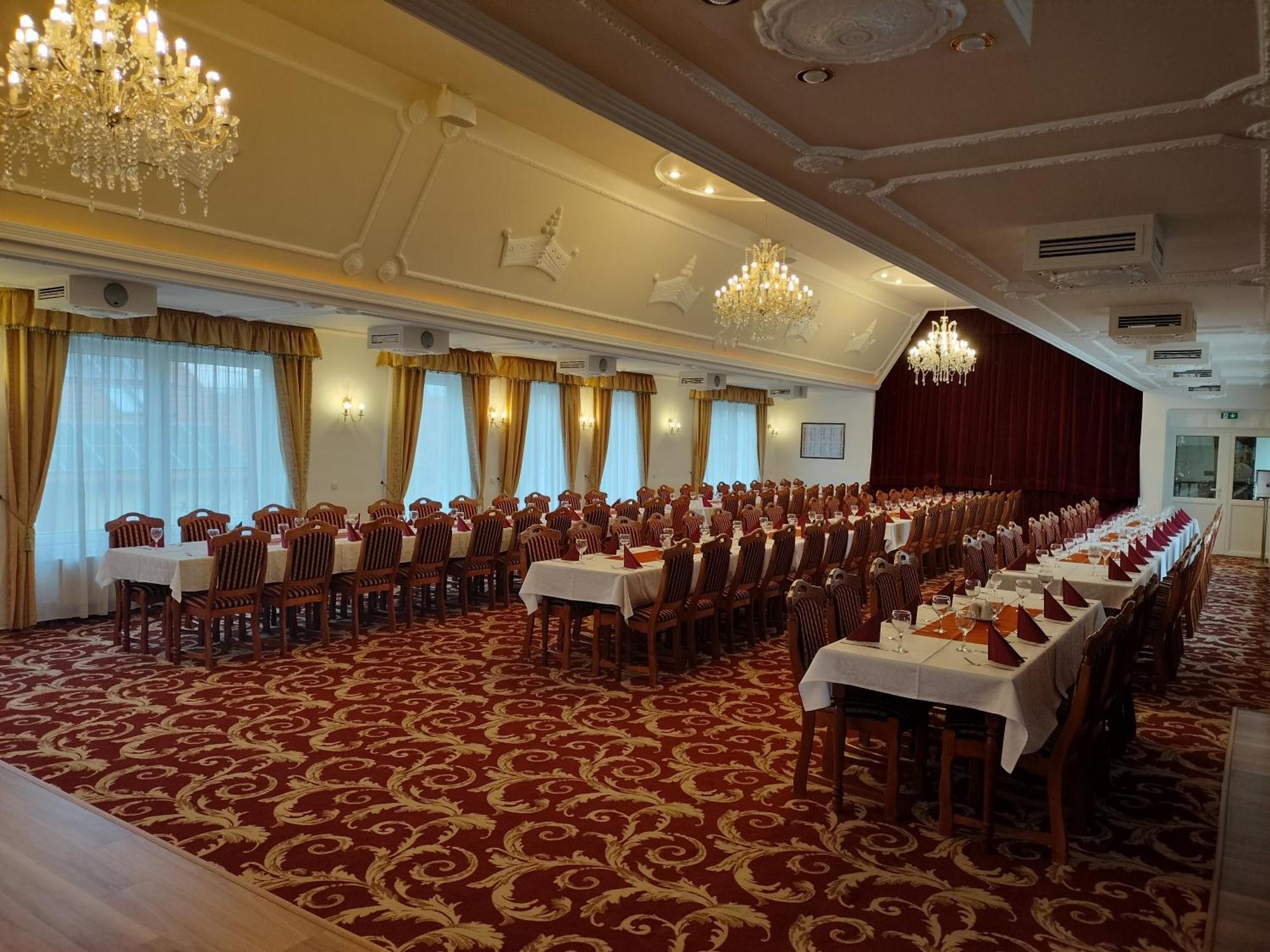 Hotel Korona Wellness, Rendezvény és Borszálloda Eger Exterior foto